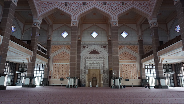 Narui My Pink Mosque inside 1